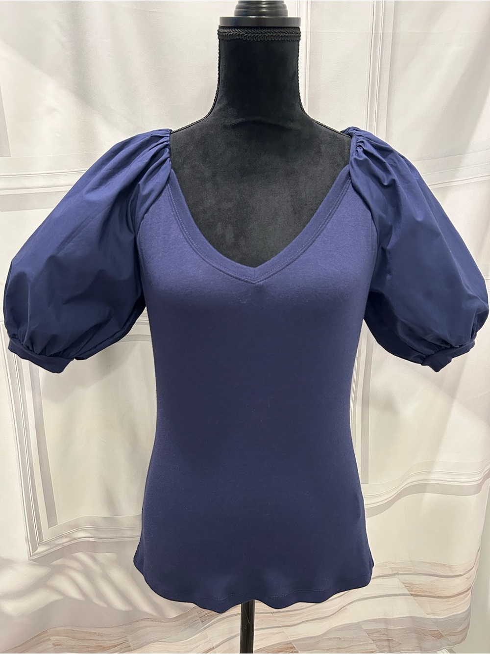NWT A loves A Puff-Sleeve V-Neck Tee in Navy Women’s Small